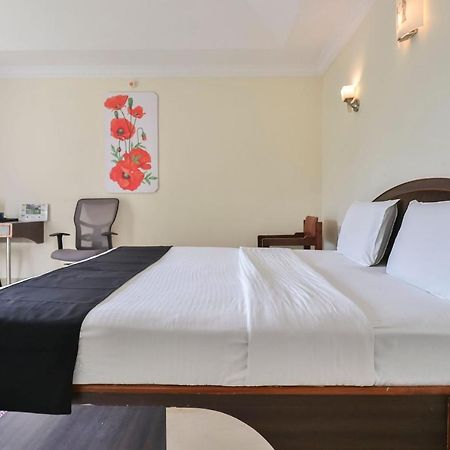 Palette - Holiday Palms Hotel บังกาลอร์ ภายนอก รูปภาพ
