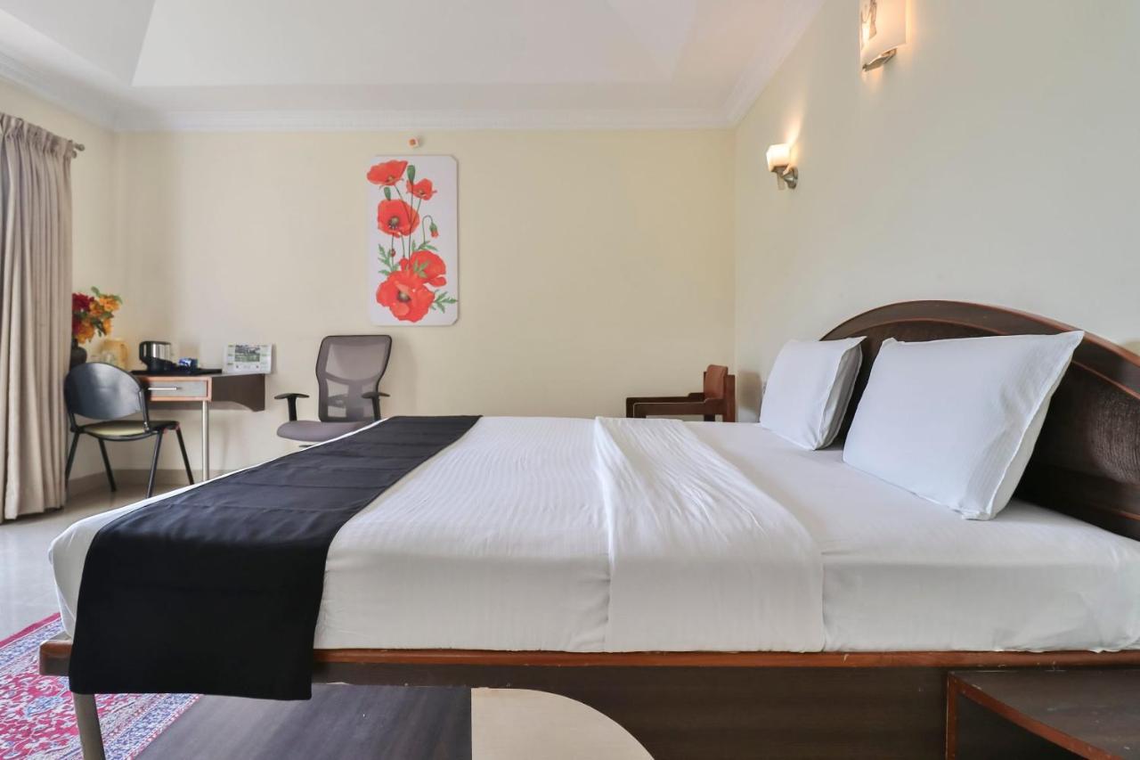 Palette - Holiday Palms Hotel บังกาลอร์ ภายนอก รูปภาพ