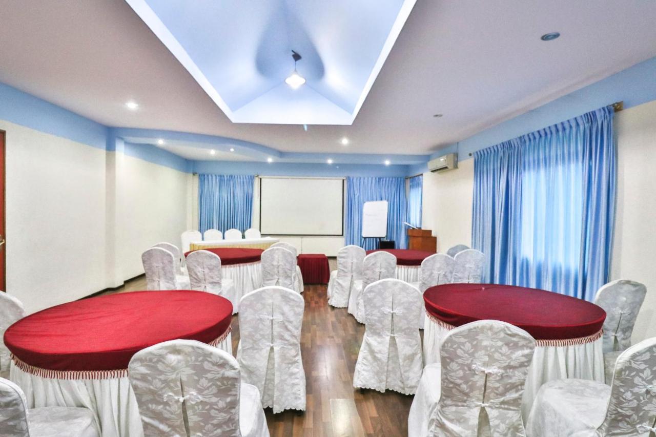 Palette - Holiday Palms Hotel บังกาลอร์ ภายนอก รูปภาพ