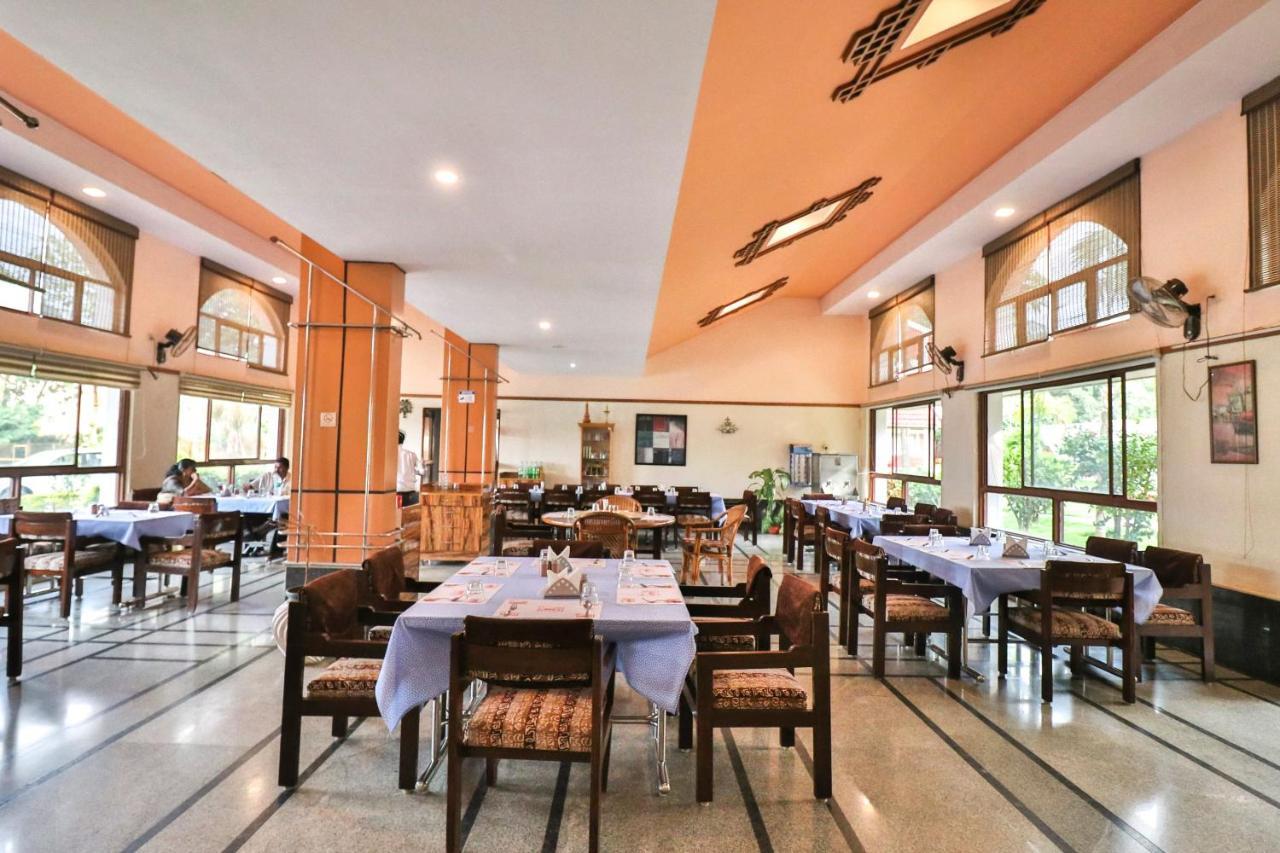 Palette - Holiday Palms Hotel บังกาลอร์ ภายนอก รูปภาพ