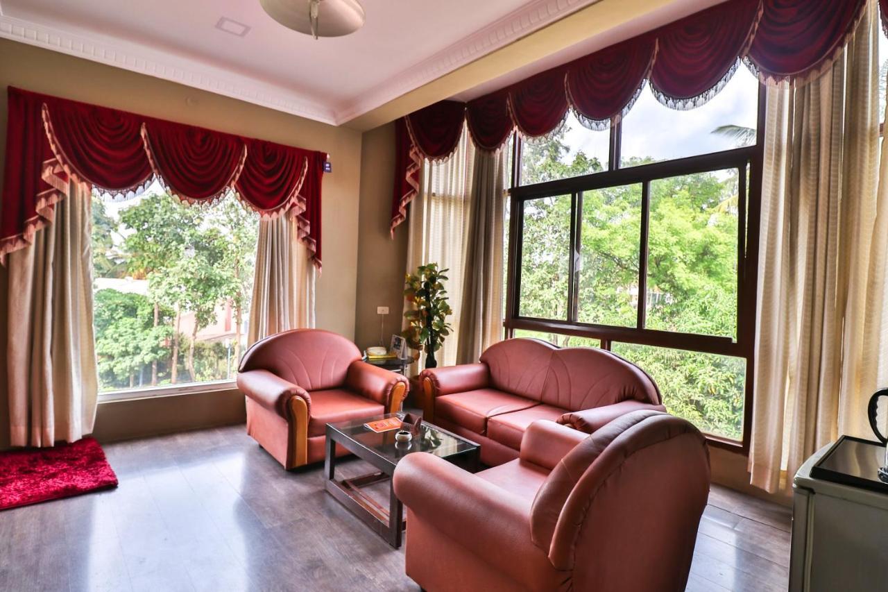 Palette - Holiday Palms Hotel บังกาลอร์ ภายนอก รูปภาพ