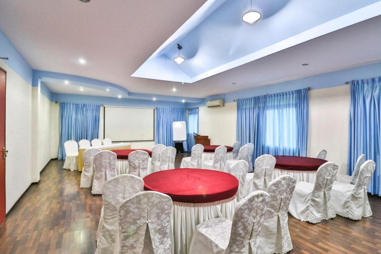 Palette - Holiday Palms Hotel บังกาลอร์ ภายนอก รูปภาพ
