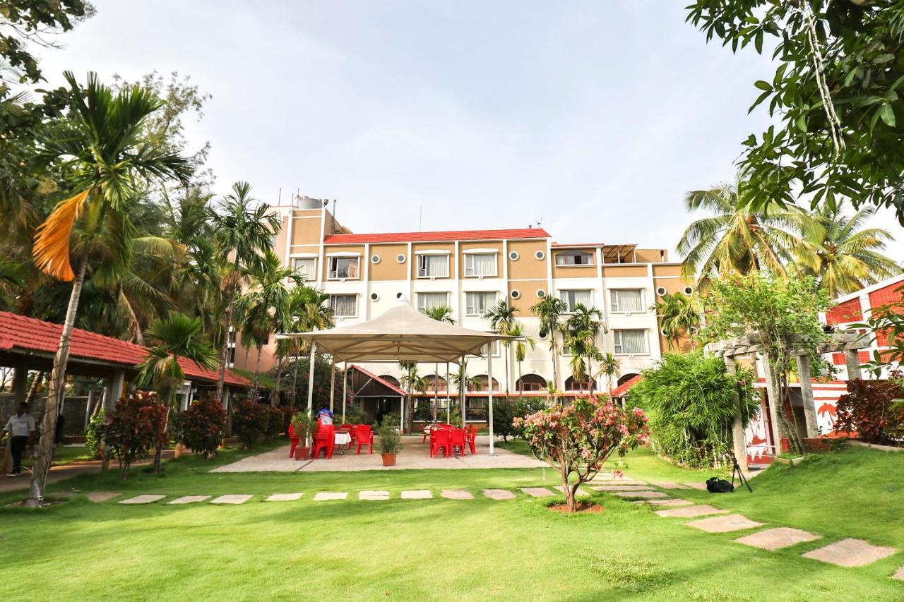 Palette - Holiday Palms Hotel บังกาลอร์ ภายนอก รูปภาพ