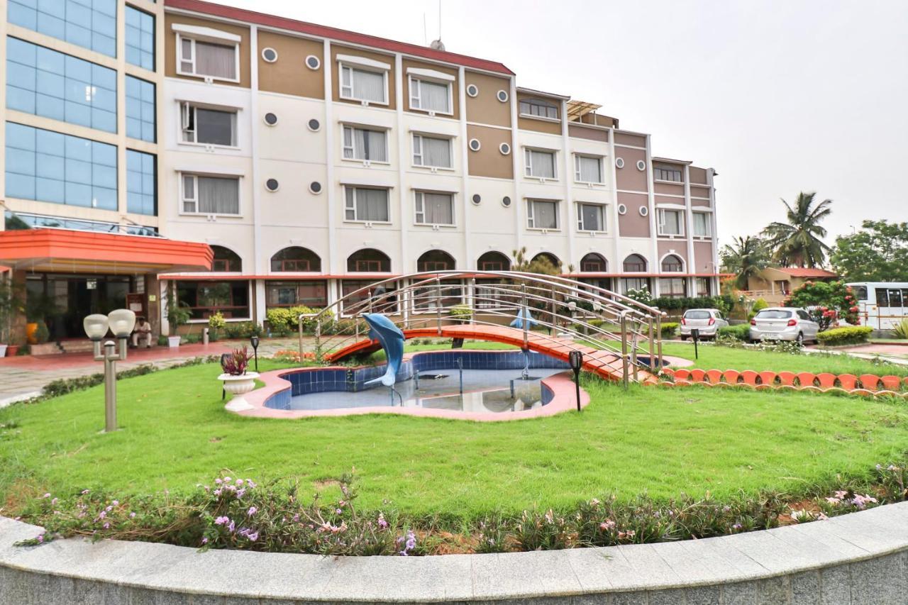 Palette - Holiday Palms Hotel บังกาลอร์ ภายนอก รูปภาพ