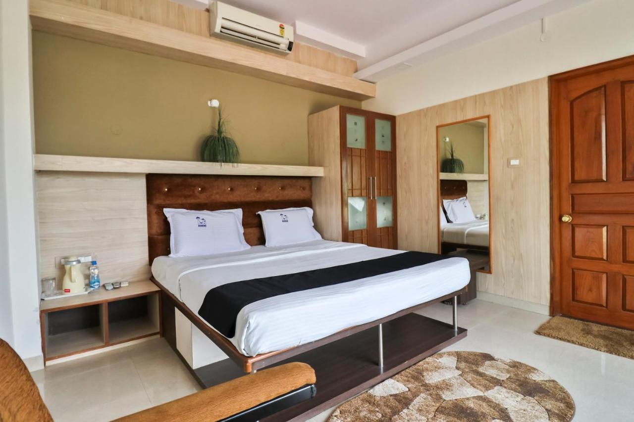Palette - Holiday Palms Hotel บังกาลอร์ ภายนอก รูปภาพ