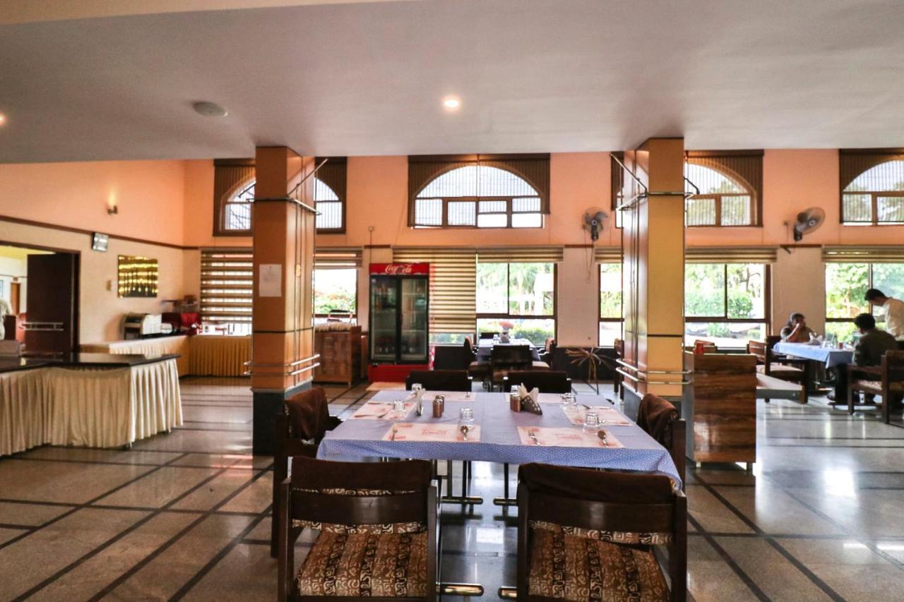 Palette - Holiday Palms Hotel บังกาลอร์ ภายนอก รูปภาพ